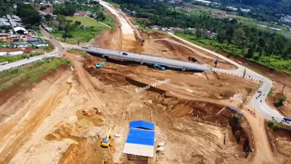 Jembatan layang atau overpass di Jelegong Nagrak, Kabupaten Sukabumi | Foto : @edwar widodo