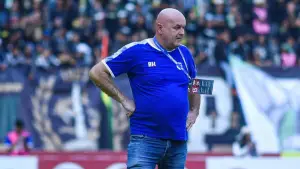Bojan Hodak memantau pertandingan Persib di ajang BRI Super League musim 23/24 (Sumber: Instagram/@bojanhodakluka)