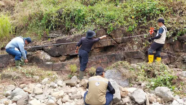 Studi geokimia, geofisika, dan geologi untuk menentukan titik pengeboran Proyek Pembangkit Listrik Tenaga Panas Bumi (PLTP) Cisolok-Cisukarame Sukabumi (Sumber: dok DMCG)