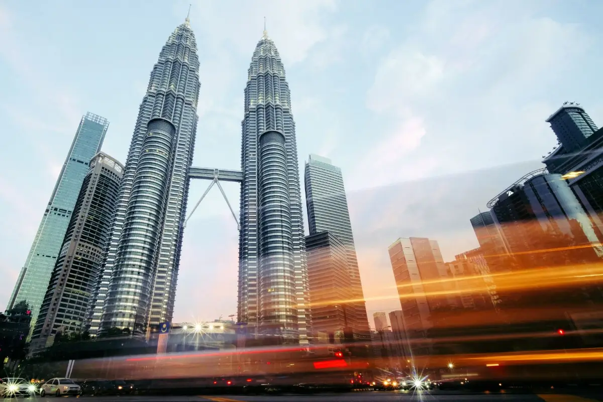 Ringgit Melesat Mirip MRT-nya