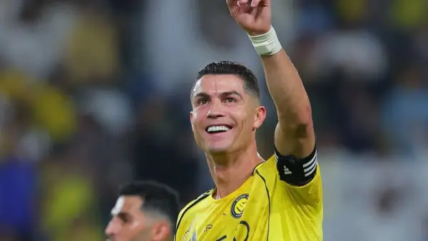 Cristiano Ronaldo melakukan selebrasi setelah mencetak gol kemenangan Al Nassr di ajang Saudi Pro League (Sumber: Instagram/@cristiano)