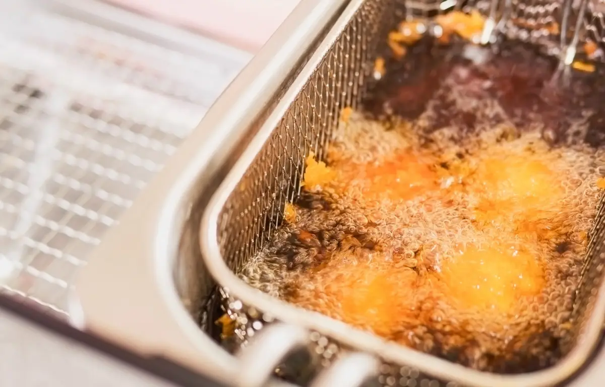 Dari Kolesterol Hingga Risiko Jantung, Ini Bahaya Konsumsi Minyak Berlebih untuk Kesehatan