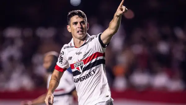 Mantan pemain Chelsea, Oscar, dilarikan ke rumah sakit setelah mengalamai penurunan fungsi jantung. (Sumber: Instagram/@oscar_emboaba)