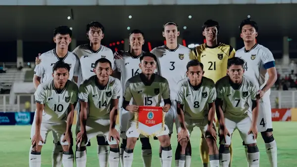 Starting line up Timnas Indonesia U-23 saat menghadapi India U-23 bulan Oktober lalu di Stadion Madya Senayan (Sumber: web/kitagaruda.id)