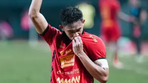 Selebrasi Rizky Ridho saat mencetak gol ke gawang Arema FC. Gol tersebut masuk nominasi Puskas Award yang diselenggarakan oleh FIFA (Sumber: Instagram/@rizkyridhoramadhani)