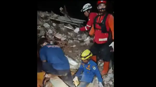 Proses pencarian korban longsor di Majenang Cilacap Jawa Tengah (Sumber: BNPB)