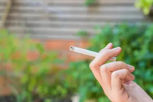 Ilustrasi Bahaya Rokok untuk Pencernaan (Sumber: Freepik/@topntp26)