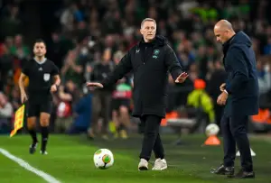 Heimir Hallgrimsson memimpin Timnas Irlandia saat mengalahkan Portugal dengan skor 2-0 pada Jumat dinihari tadi (Sumber: Instagram/@irelandfootball)