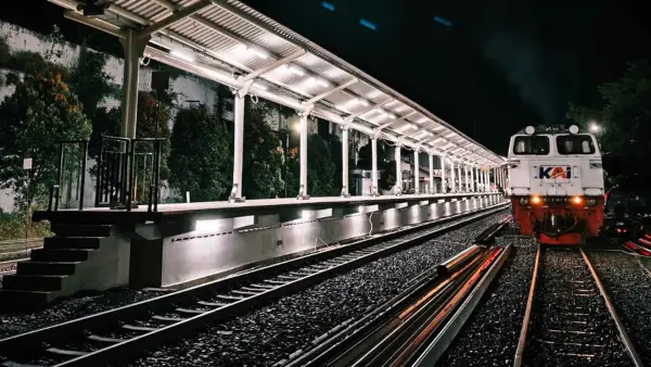 Peron di Stasiun Sukabumi yang sudah ditinggikan KAI. (Sumber Foto: Dok. KAI)