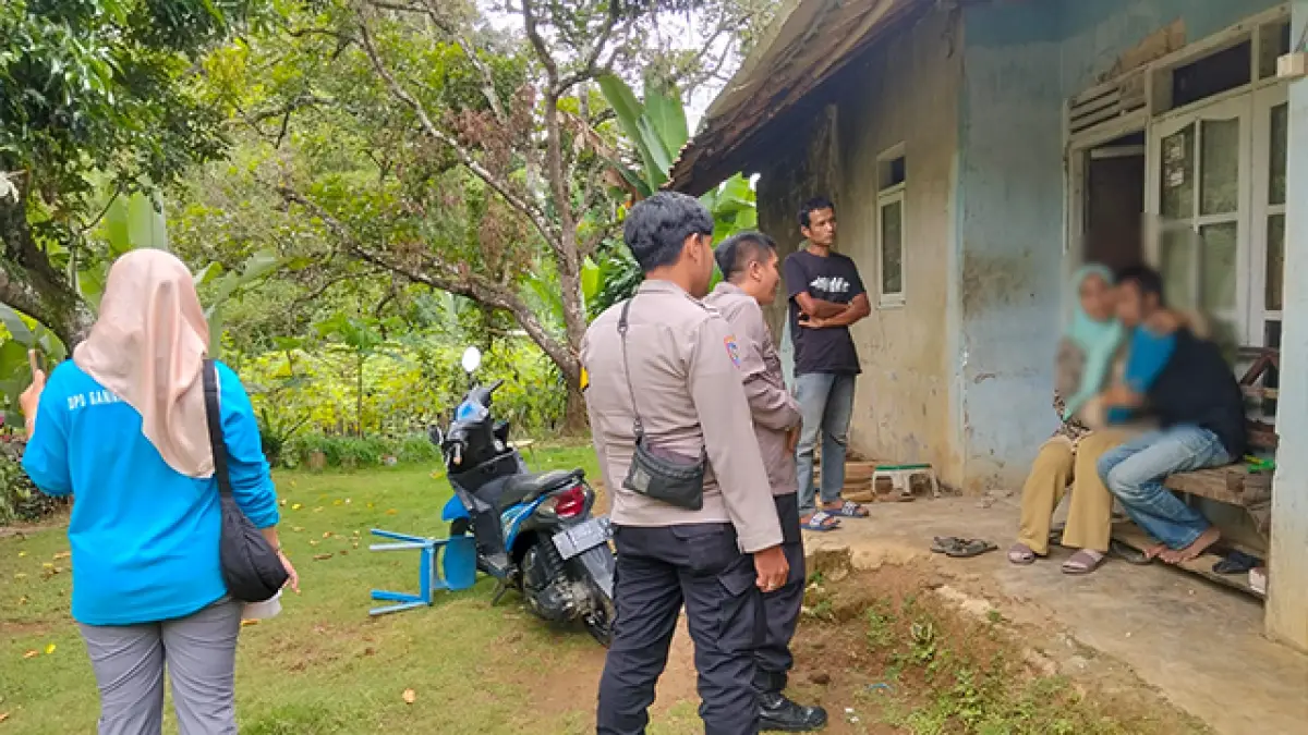 Ngamuk Berhari-hari, ODGJ di Nagrak Sukabumi Dievakuasi Usai Rusak Rumah