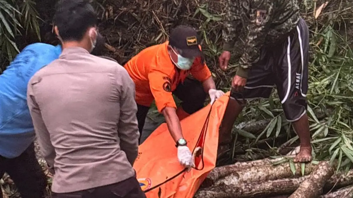 Penemuan Mayat Pria Membusuk di Sungai Ciparanje Gegerkan Warga Tegalbuleud Sukabumi