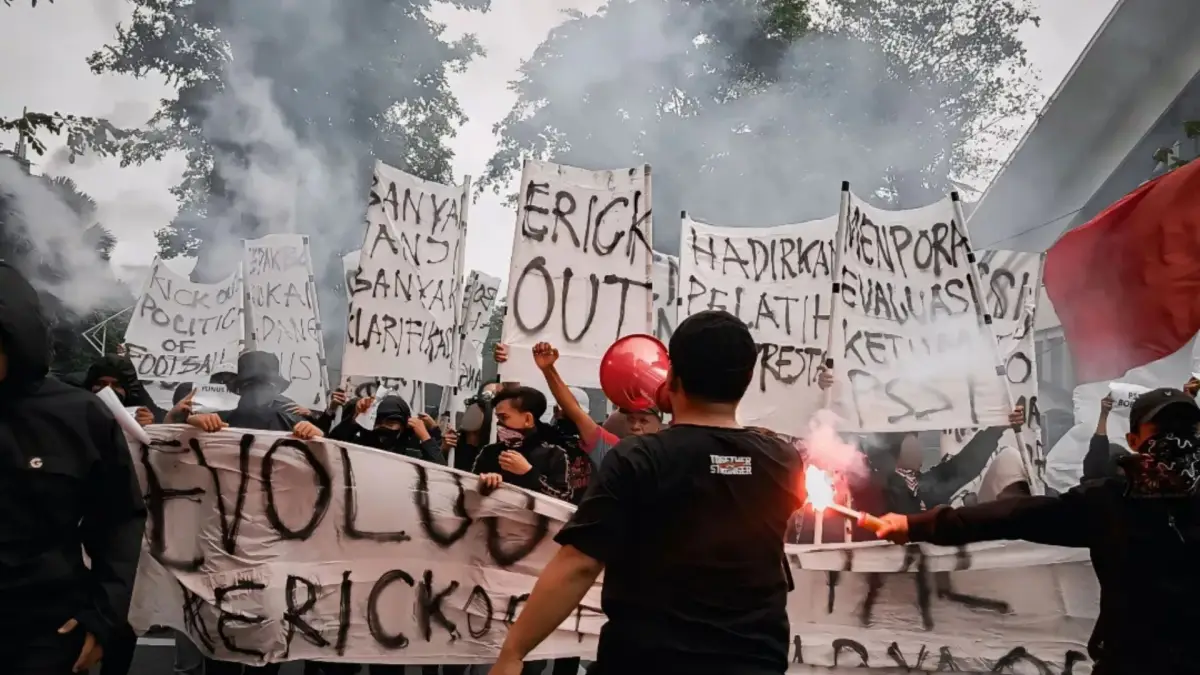 Tuntutan Tak Digubris, Ultras Garuda Segel Kantor PSSI