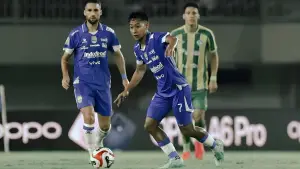 Aksi Beckham Putra di laga menghadapi PSBS Biak pada ajang Super League 2025/2026 (Sumber: Instagram/@beckham_put7)