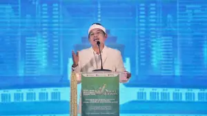 Gubernur Jawa Barat Dedi Mulyadi saat memberikan sambutan dalam The 7th West Java Investment Summit 2025 di Pullman Bandung Grand Central, Jumat (14/11/2025). (Sumber Foto: Biro Adpim Jabar)