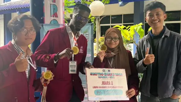 Tim EcoTree Network Nusa Putra University berpose bangga usai meraih Juara 1 Nasional LOGRAK Electro Weeks 2025. (Sumber Foto: Istimewa)