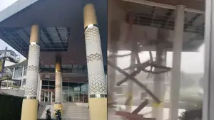 Bagian plafon Gedung IKM Palabuhanratu tampak jebol usai diterjang hujan angin (kiri), sementara rekaman video dari dalam gedung memperlihatkan detik-detik plafon beterbangan. (kanan). (Sumber Foto: Istimewa)