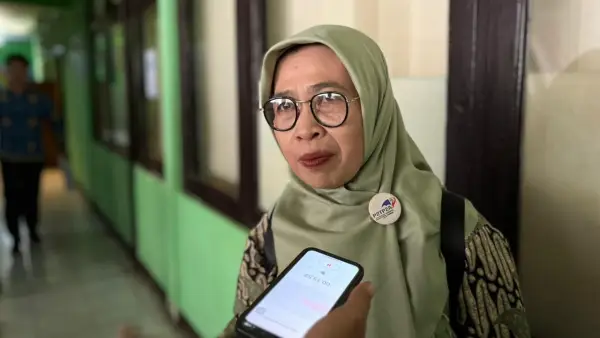 Jejen Nurjanah, Ketua SBMI Sukabumi saat diwawancarai | Foto : Turangga Anom