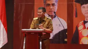 Wakil Gubernur Jawa Barat Erwan Setiawan saat memberikan sambutan dalam Konferensi Nasional Ketenagakerjaan dan Call for Papers 2025. (Sumber Foto: Biro Adpim Jabar)