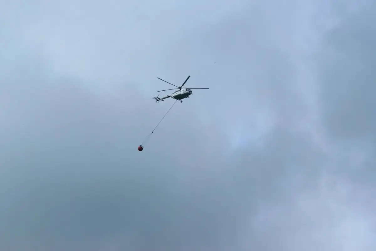 Green Radio Pekanbaru melaporkan Satuan tugas kebakaran lahan dan hutan, Satgas Karlahut Propinsi Riau, menerbangkan dua unit helikopter pengebom air atau Waterbombing dan dua unit pesawat air tractor ke kecamatan Bagan Sinembah, kabupaten Rokan Hilir.