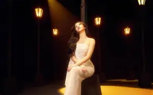 Lagu terbaru Naura Ayu yang berjudul Lampu jalan refleksi tentang jalan pulang dan warna lama yang tak pernah hilang (Sumber : Instagram/@naura.ayu)