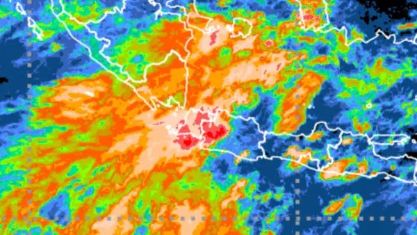 Himawari-9 EH menunjukkan suhu puncak awan dari pengamatan radiasi pada panjang gelombang 10.4 mikrometer yang kemudian diklasifikasi dengan pewarnaan tertentu, (Sumber: BMKG)