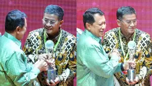 Wakil Gubernur Jawa Barat Erwan Setiawan saat menerima penghargaan Bhumandala Award 2025. (Sumber Foto: Biro Adpim Jabar)