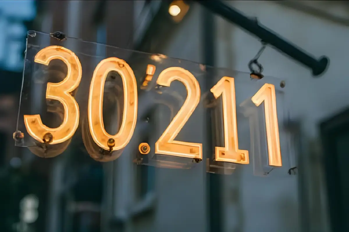 Standar 802.11 Pertama IEEE merilis standar 802.11 yang pertama. Standar ini mendefinisikan Media Access Control (MAC) dan lapisan fisik untuk WLAN, tetapi kecepatan maksimumnya (hanya 1–2 Mbps) terlalu lambat untuk adopsi massal.