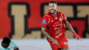 Selebrasi pemain Persija Jakarta, Maxwell Souza setelah mencetak gol ke gawang PSBS Biak (Sumber: Instagram/@persija)