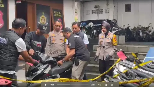 Pemilik motor Aldi Ardiansyah, saat mengambil motornya di Mapolres Sukabumi Kota | Foto : Turang Anom.