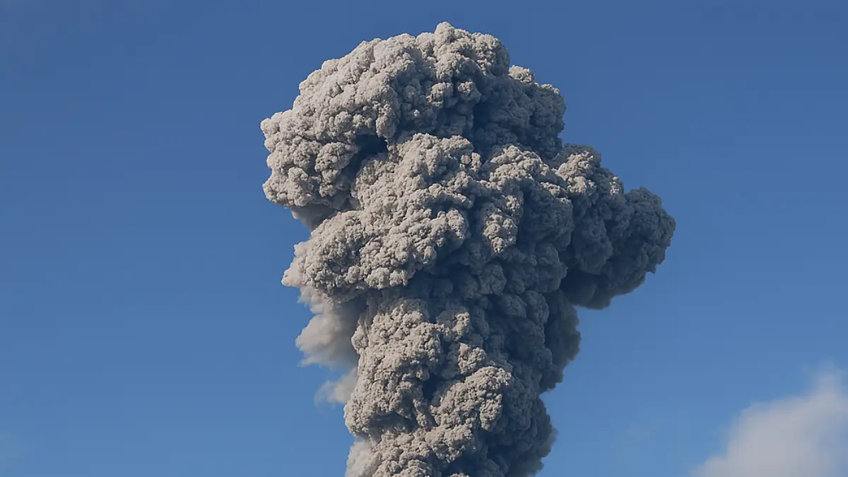 Dahsyatnya Erupsi Mahameru, Awas! Status Gunung Semeru Pasca Semburan Awan Panas Guguran