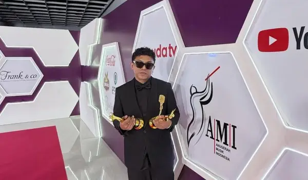 Siprianus Bhuka Tak Menyangka ‘Tabola Bale’ Bawa Pulang Piala AMI Awards 2025 (Sumber : Instagram/@siletopenup)