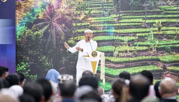 KDM dalam acara The Economics 360: Economics & Business Forum 2025 Jawa Barat di Bale Gemah Ripah, Gedung Sate, Bandung, Rabu (19/11/2025). (Sumber : Biro Adpim Pemprov Jabar)