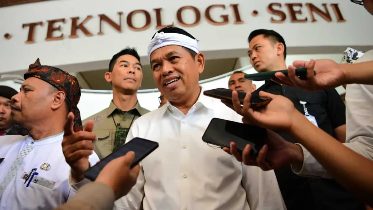 Usai Bantu Reni Warga Sukabumi, KDM Siap Pulangkan Rizki Pesepakbola Bandung dari Kamboja