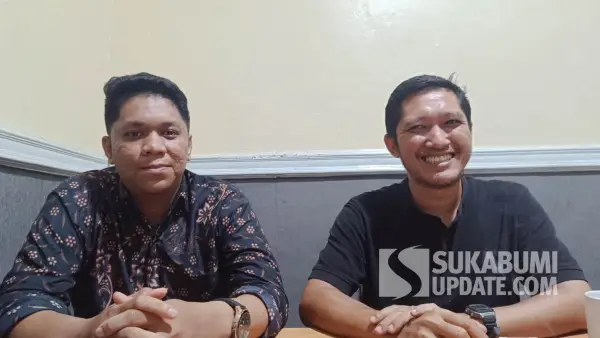 Kuasa hukum ES, Sukma Regian (kiri) dan Saeful Anwar (kanan). (Sumber Foto: SU/Ilyas)