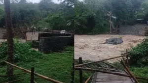 Jembatan Desa Tarisi  Kecamatan Warungkiara Kabupaten Sukabumi | Foto : Dok. warga