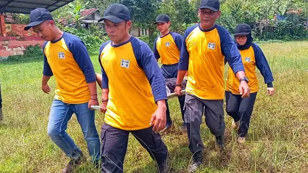 Relawan KSB Desa Nyalindung Kabupaten Sukabumi saat mengikuti simulasi penanganan bencana. (Sumber Foto: Istimewa)