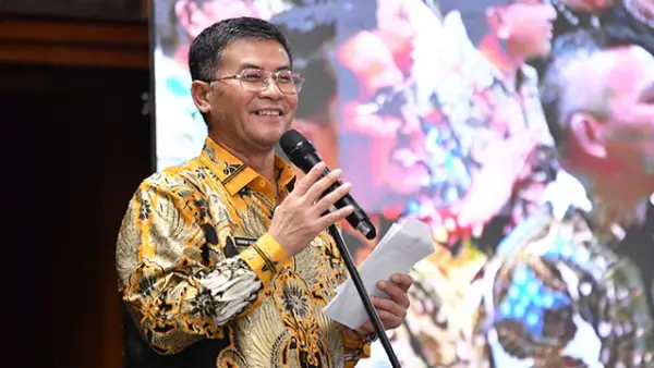 Wakil Gubernur Jawa Barat, Erwan Setiawan saat Rakor TPPPS Pemprov Jabar Kabupaten/Kota Se-Jawa Barat  dalam Aksi Stuntng Award Tahun 2025. (Sumber : Pemprov Jabar).
