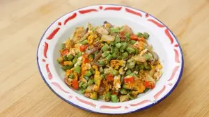 Resep Telur Buncis Oseng Bawang, Menu Sarapan Praktis yang Disukai Anak-Anak (Sumber : Youtube | Devina Hermawan)