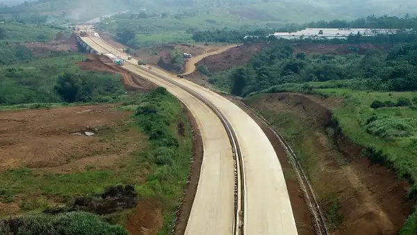 Pengerjaan tol bocimi seksi 3 (Sumber: waskita karya)