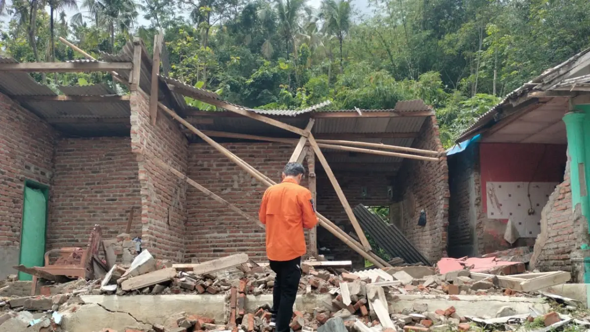 4 Rumah Warga Rusak Sekaligus Akibat Pergeseran Tanah di Bantargadung Sukabumi