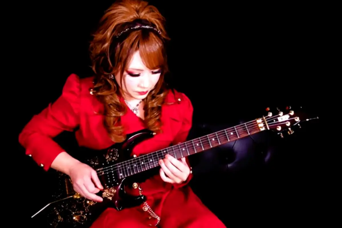 Androgini Ekstrem: Pengorbanan Musisi Visual Kei Rela "Makan Hati jadi Perempuan" (Bagian:3)(Habis)