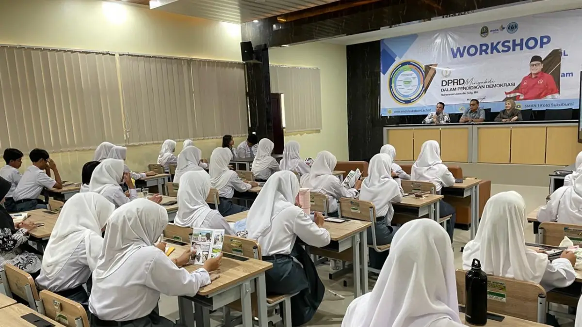 Muhammad Jaenudin Kenalkan Sistem Demokrasi dan Peran DPRD Jabar ke Pelajar Kota Sukabumi