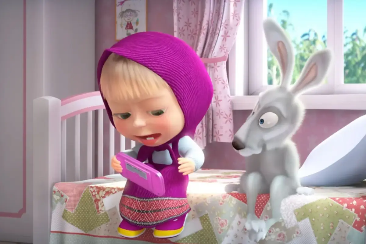 Masha meninggal dimakan beruang sirkus 21 tahun lalu adalah HOAKS (Gambar:Tangkapan layar @Mashaandthebear/ Youtube)