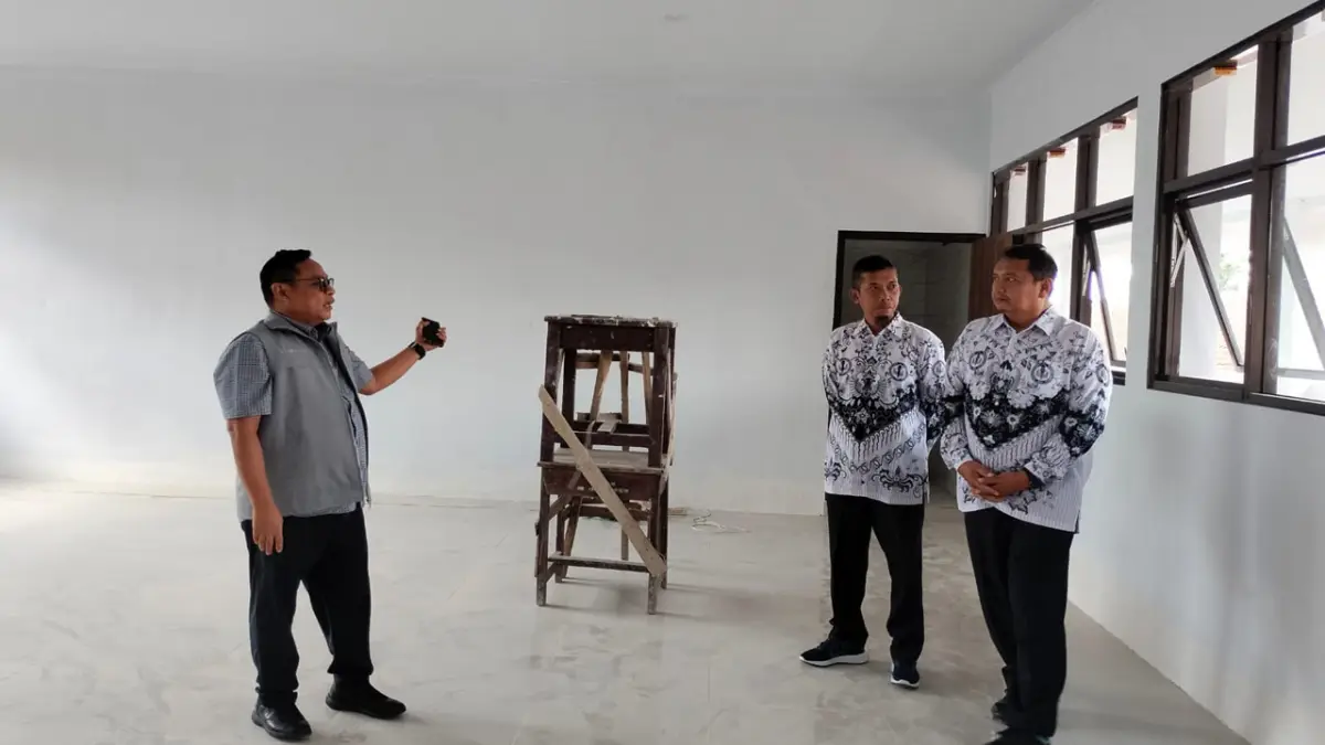 Sekretaris Komisi V DPRD Jabar Monitong Pembangunan RKB di SMKN 2 Kota Sukabumi