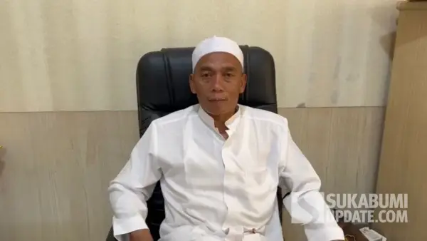 Sekretaris Umum MUI KAbupaten Sukabumi, Ujang Hamdung saat diwawancarai. Selasa (25/11/2025). (Sumber: SU/Turangga Anom)
