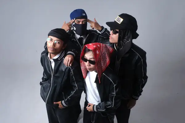 Hip-hop Garut unik memadukan lirik Inggris & Sunda dengan sentuhan musik tradisional (Sabilulungan). Label independen ini bawa Dodol Pride ke kancah global! (Foto: superlive.id)