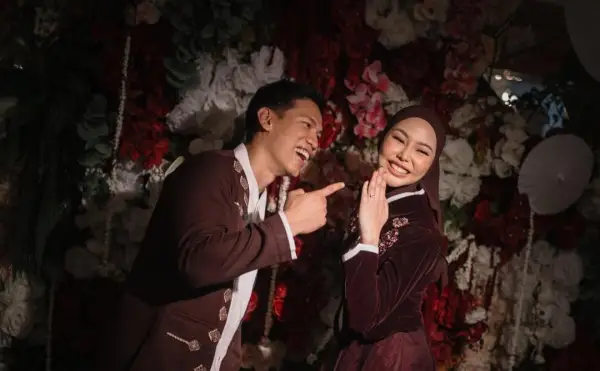 Bernuansa Merah Maroon, Dara Arafah Resmi Dilamar Rehan Mubarak (Sumber : Instagram/@daraarafah)