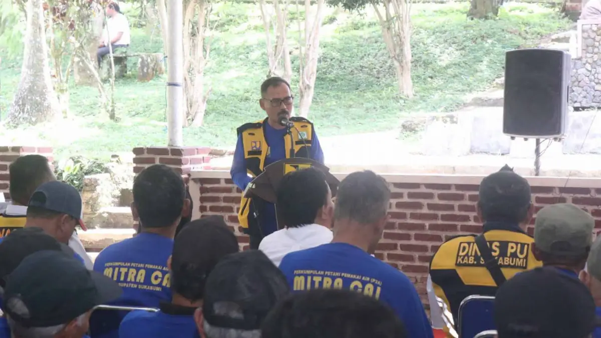 Kepala Dinas PU Kabupaten Sukabumi, Uus Firdaus saat menyampaikan arahan.