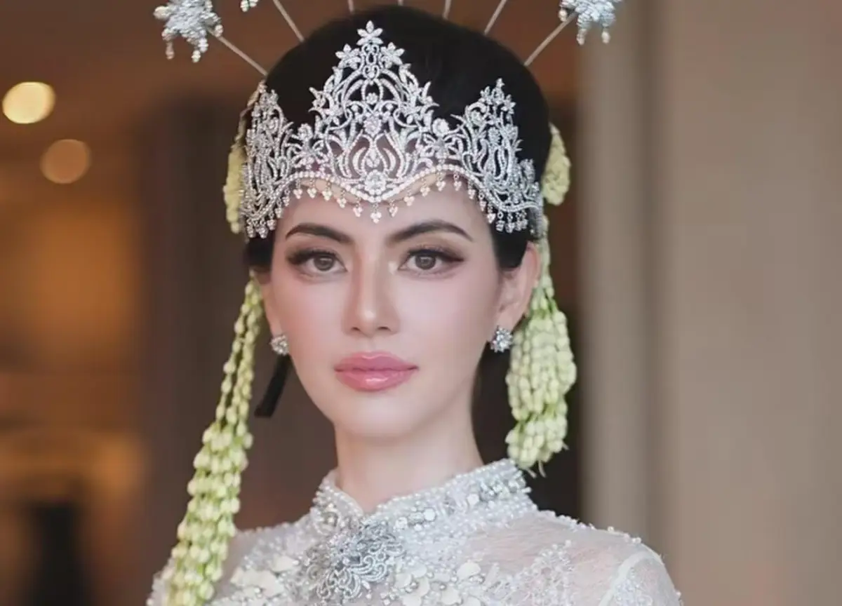 Jadi Teteh Geulis, Davika Hoorne Tampil Memesona Mengenakan Kebaya dan Siger Sunda