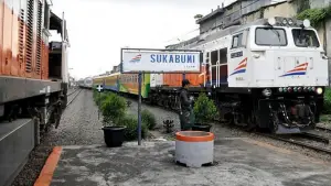 KA Pangrango dan KA Siliwangi di Stasiun Sukabumi (Sumber: dok warganet)
